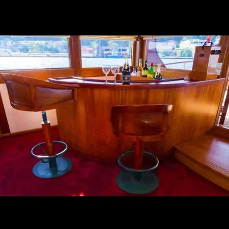 Hotel en barco Markus,mandalina,teknesi